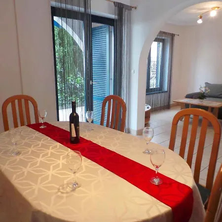 Apartment In Malinska/insel Krk 13074